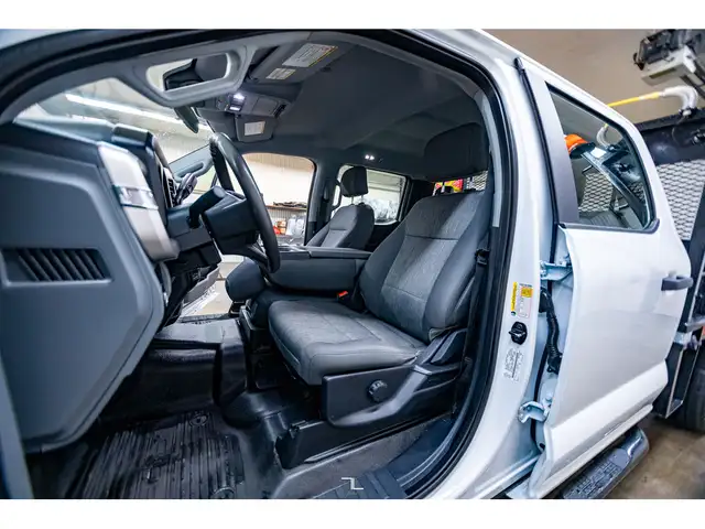 2023 Ford F-350 4x4 Crew Cab XL Deck BCam dans Autos et camions dans Grande Prairie - Image 12