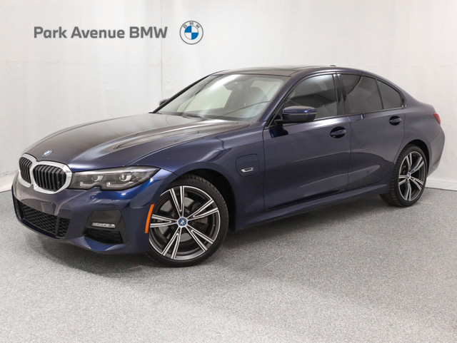 2022 BMW 3 Series 330e xDrive essential M sport in Cars & Trucks in Longueuil / South Shore
