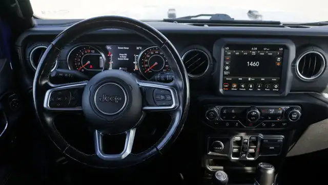 2019 Jeep Wrangler Unlimited Sahara 4x4 | Leather in Cars & Trucks in Guelph - Image 13