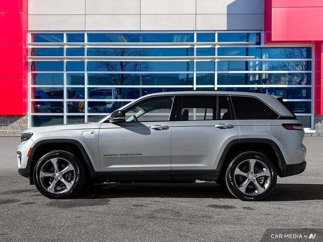 2022 Jeep Grand Cherokee 4xe | Leather | Navigation | in Cars & Trucks in Guelph - Image 2