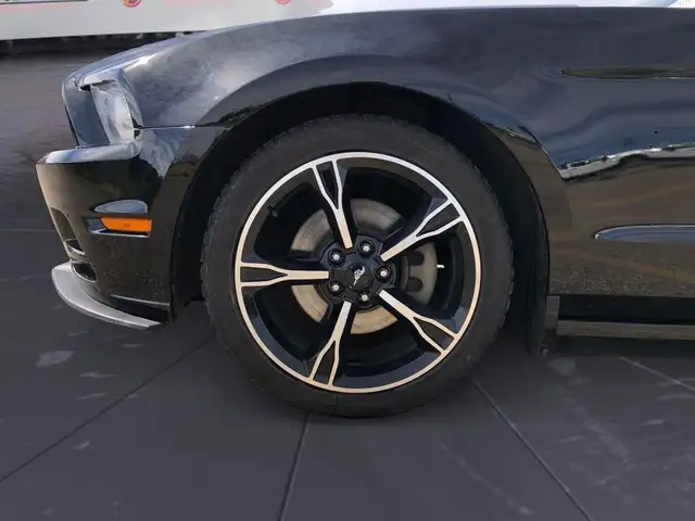2014 Ford Mustang 2dr Cpe V6 / Heated Seats in Cars & Trucks in Calgary - Image 12