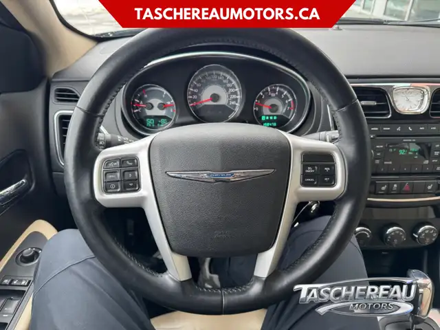 2012 Chrysler 200 in Cars & Trucks in Longueuil / South Shore - Image 8