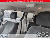 La Dodge Grand Caravan SE Plus 2015 est une minifourgonnette pratique et abordable, idéale pour les... (image 8)