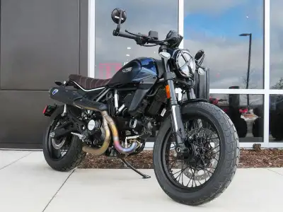 With added full Termignoni Racing exhaust and coordinating side panel to give that sweet Desmodue it...