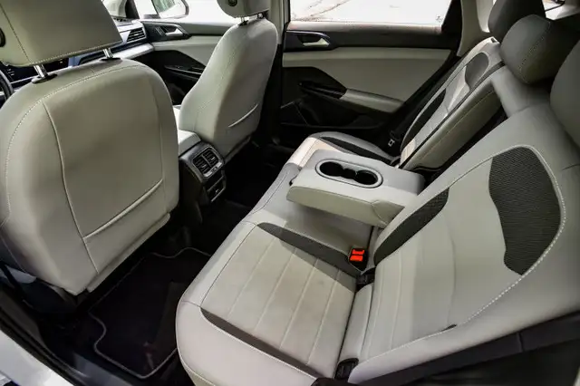 2024 Volkswagen Taos Comfortline • SUNROOF • HEATED SEATS in Cars & Trucks in Ottawa - Image 33