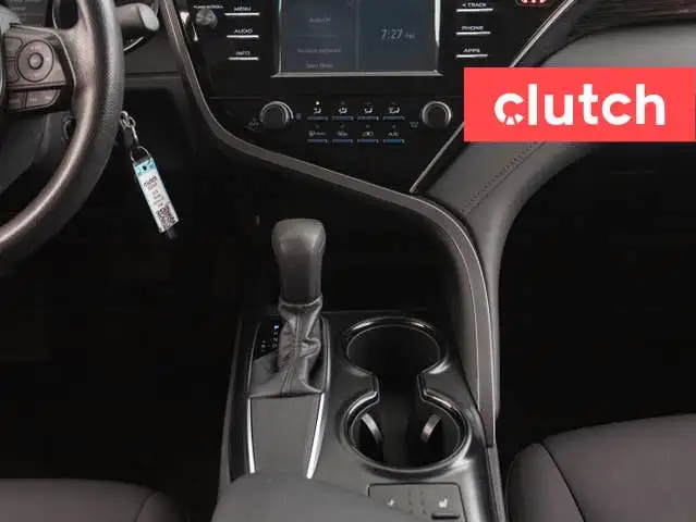 2018 Toyota Camry LE w/ Heated Front Seats, Rearview Cam, Blueto in Cars & Trucks in Ottawa - Image 33