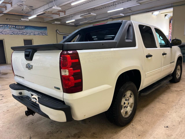 2011 Chevrolet Avalanche LS in Cars & Trucks in Windsor Region - Image 4