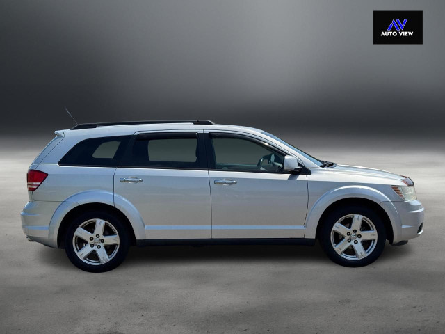 2010 Dodge Journey SXT **7 PASSENGER** in Cars & Trucks in Hamilton - Image 4