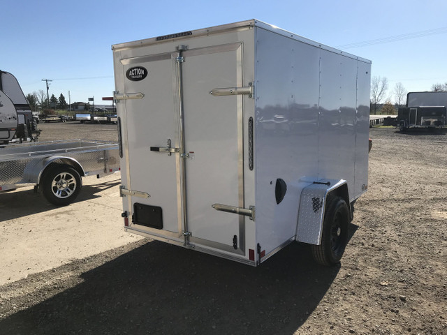 QUAKE 5x10 ENCLOSED CARGO TRAILER W/ EXTRA HEIGHT  in Cargo & Utility Trailers in London - Image 4