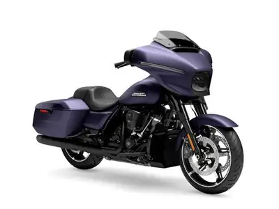 Talk with us about financing - trade up to your dream! 2025 Harley-Davidson Street GlideFeatures may...