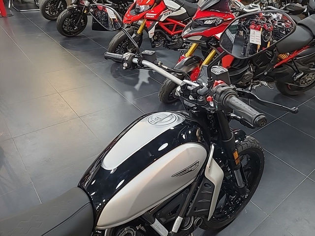 2024 Ducati Scrambler Icon Black in Street, Cruisers & Choppers in Calgary - Image 3