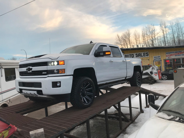 2018 Chevrolet Silverado K2500 Heavy Duty Crew Cab 4WD - Diesel  in Cars & Trucks in Edmonton