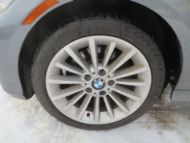 2010 BMW 3 Series 328i xDrive Touring w/ Nav/Bluetooth/USB/Pano  in Cars & Trucks in Edmonton - Image 26