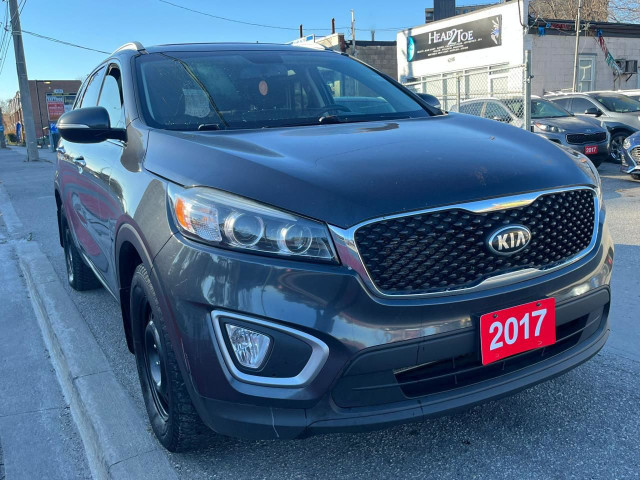 2017 Kia Sorento LX - Sunroof - Heated Seats - Backup cam in Cars & Trucks in City of Toronto