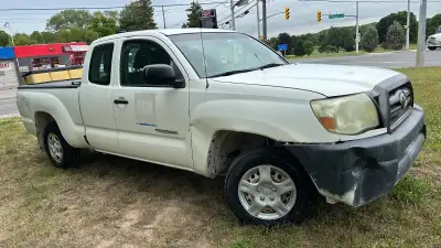 2010 TOYOTA TACOMA ACCESS CAB WITH SALTSHAKER, 5 PASSENGERS, POWER WINDOWS, POWER LOCKS, AC, AM FM C...