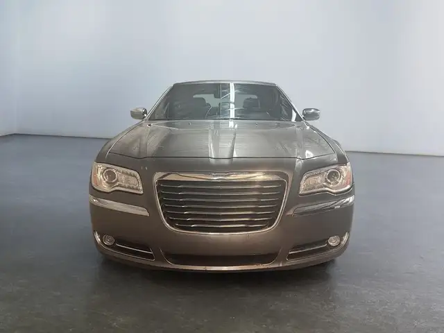 2012 Chrysler 300 LIMITED in Cars & Trucks in Laval / North Shore - Image 3