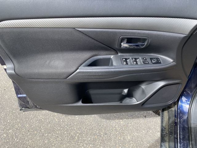 2016 Mitsubishi OUTLANDER SE AWD in Cars & Trucks in Red Deer - Image 4