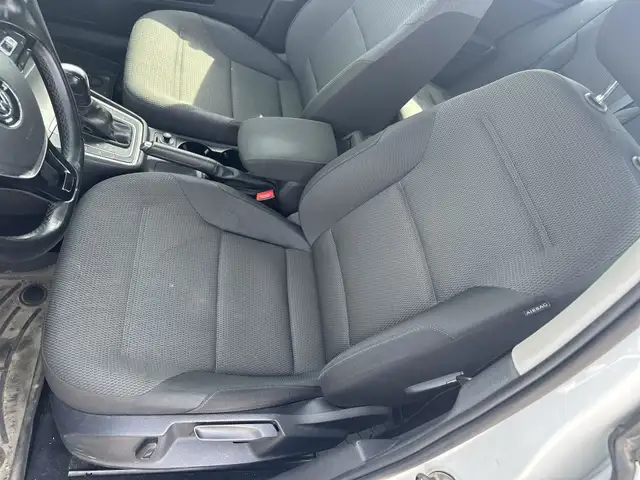 2015 Volkswagen Golf 1.8 TSI Trendline l Clean CarFax l Hatchbac in Cars & Trucks in Calgary - Image 12