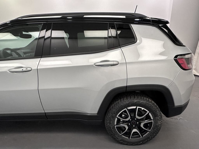 2025 Jeep Compass Trailhawk - Leather Seats in Cars & Trucks in Lethbridge - Image 3