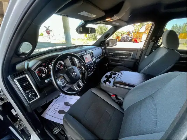 2022 Ram 1500 Classic Warlock CREW 4WD 5.7L HEMI B/U CAMERA dans Autos et camions dans Delta/Surrey/Langley - Image 21