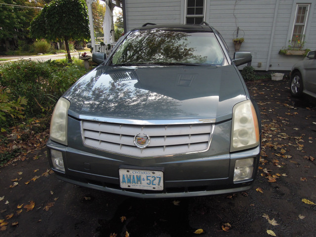 2006 Cadillac SRX in Cars & Trucks in London - Image 2