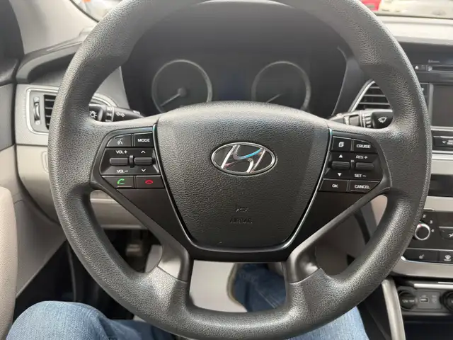 2015 Hyundai Sonata Backup camera Heated seats Bluetooth in Cars & Trucks in Edmonton - Image 18