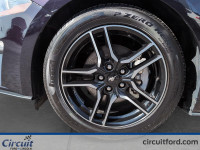 La Ford Mustang décapotable 2023 incarne l'élégance sportive à ciel ouvert. Son moteur 2.3L EcoBoost... (image 5)
