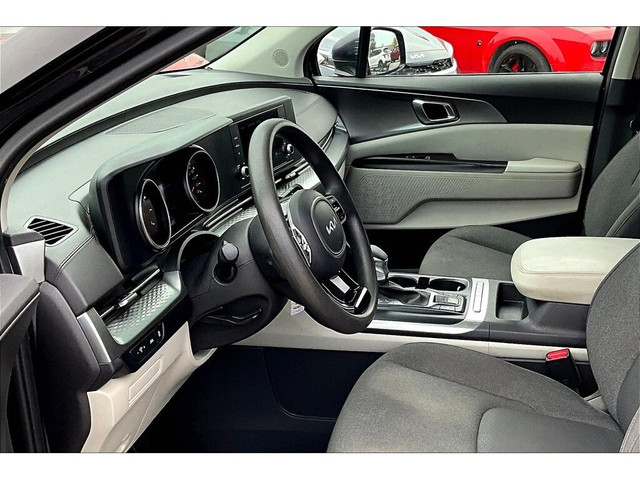 2022 Kia Carnival LX in Cars & Trucks in Barrie - Image 2