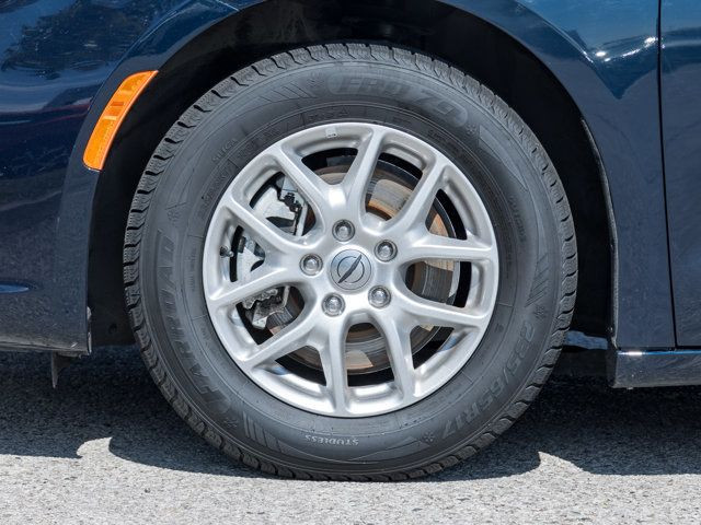 2024 Chrysler Pacifica Touring-L | Clean Carfax | Alloy Wheels in Cars & Trucks in Hamilton - Image 4