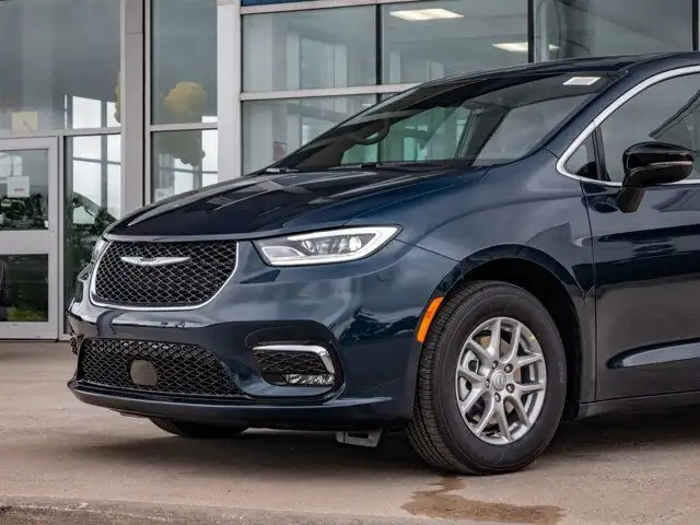 2025 Chrysler Pacifica Select in Cars & Trucks in Barrie - Image 13