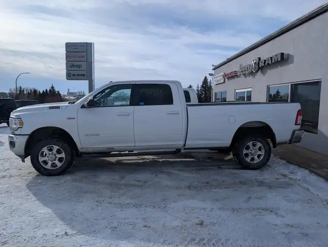 2022 RAM 2500 Big Horn 4x4 Crew Cab 8' Box for sale in Cars & Trucks in Medicine Hat - Image 9