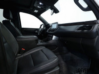 2022 Chevrolet Suburban LT 4WD DURAMAX Diesel 3.0, Summit White on black Leather, Second Row Bucket... (image 6)