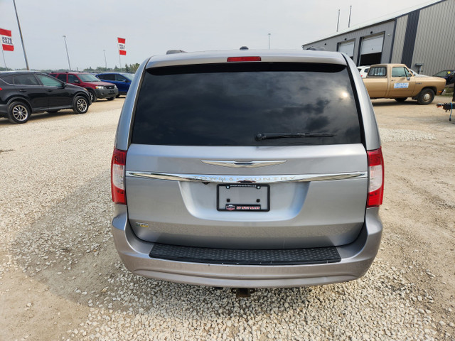 2013 Chrysler Town & Country Touring POWER DOORS!! BC VEHICLE!! in Cars & Trucks in Winnipeg - Image 4