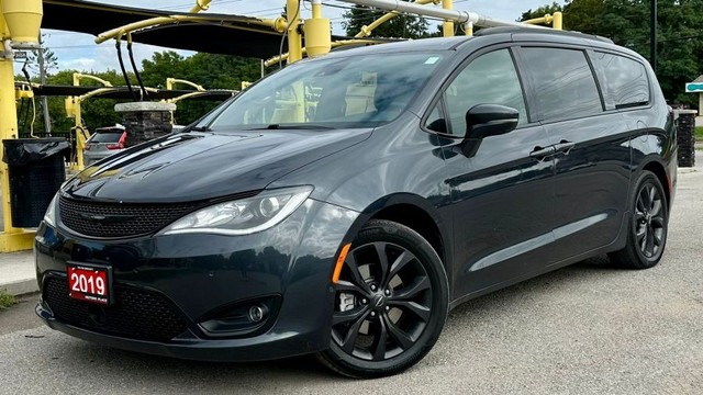 2019 CHRYSLER PACIFICA * NO ACCIDENTS * 7 PASSANGER in Cars & Trucks in Barrie