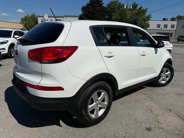 2016 Kia Sportage LX / MANUAL / GREAT ON GAS! in Cars & Trucks in Ottawa - Image 4
