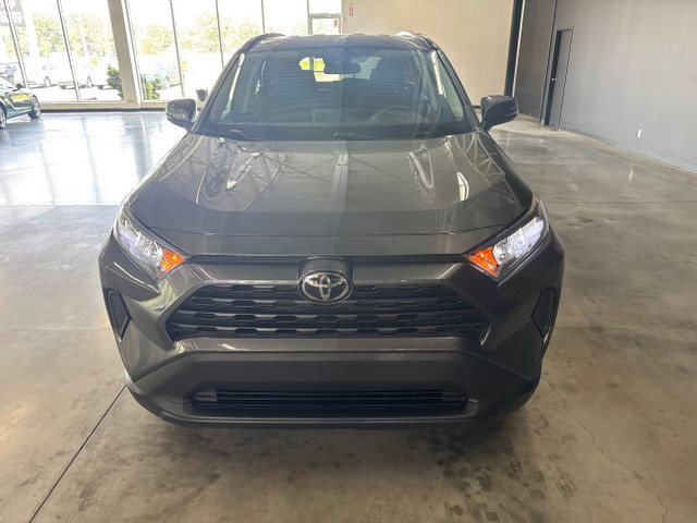 2020 Toyota RAV4 LE FWD GROUPE ÉLECTRIQUE A/C in Cars & Trucks in Saint-Jean-sur-Richelieu - Image 3
