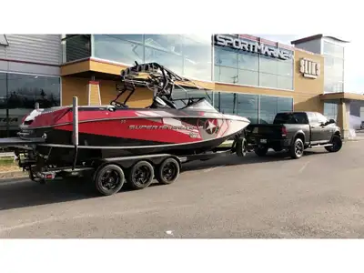 Super Air Nautique G25 2013 Longeur / Length : 25’ Largeur / Beam : 102’’ Capacité / Capacity : 19 M...