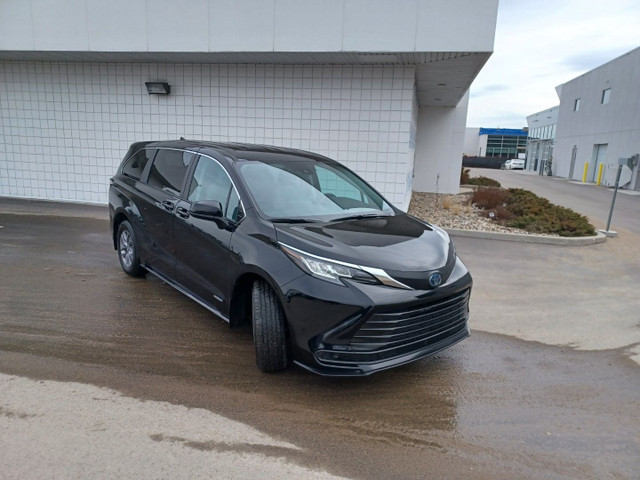 2021 Toyota Sienna LE 8-Passenger in Cars & Trucks in Regina - Image 3