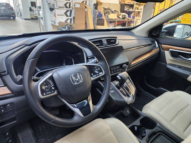 2017 Honda CR-V Touring,  in Cars & Trucks in Edmonton - Image 4
