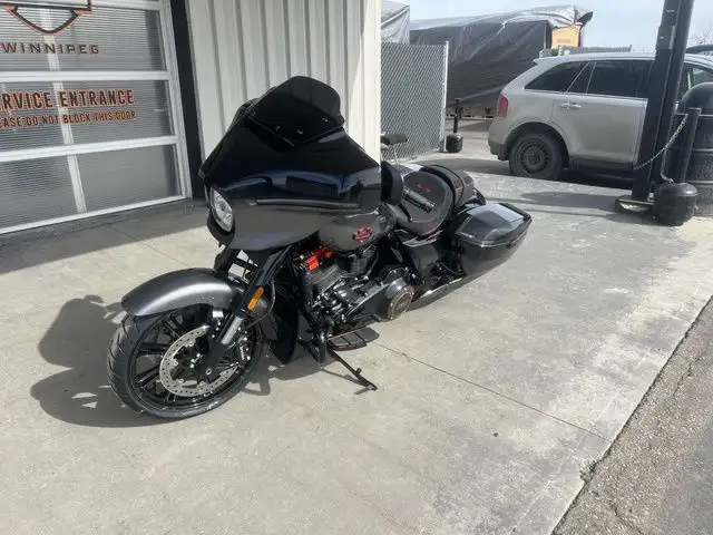 2025 Harley-Davidson FLHXSE - CVO Street Glide in Sport Touring in Winnipeg - Image 7
