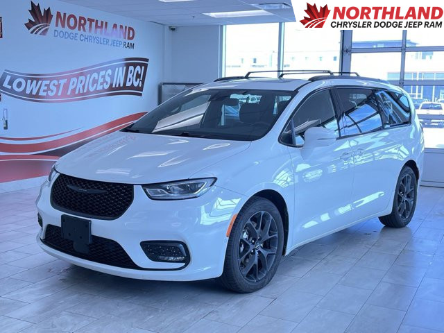 2022 Chrysler Pacifica Limited | Front Wheel Drive | Leather in Cars & Trucks in Prince George