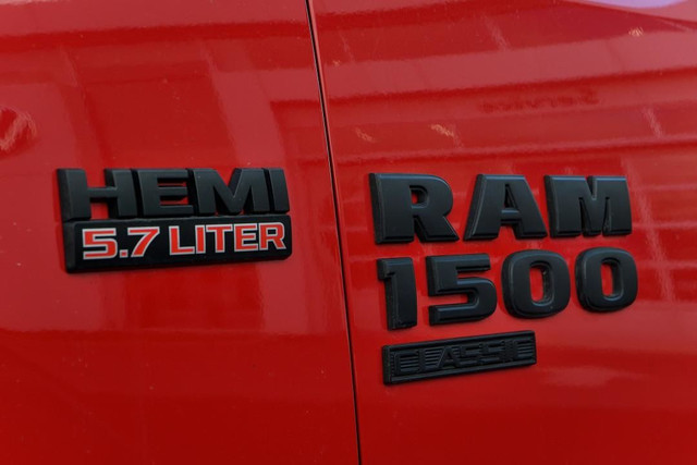 2019 RAM 1500 Classic Express cabine d'équipe 4x4 caisse de 5 pi in Cars & Trucks in Saint-Jean-sur-Richelieu - Image 4