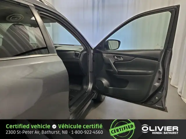 2017 Nissan Rogue SV AWD Navigation Toit Ouvrant Panoramique in Cars & Trucks in Bathurst - Image 26