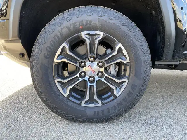 2025 GMC Canyon Crew Cab AT4 in Cars & Trucks in Edmonton - Image 12
