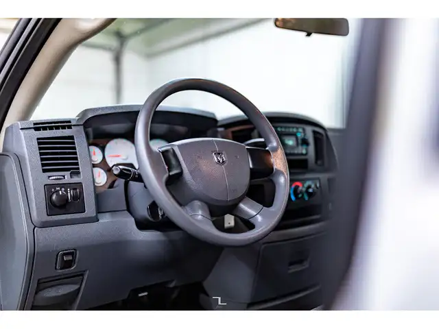 2008 Dodge Ram 3500 4x2 Crew Cab ST Dually Deck HEMI in Cars & Trucks in Calgary - Image 13