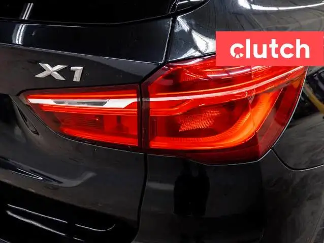 2018 BMW X1 xDrive28i w/ Panoramic Moonroof, Heated Steering Whe in Cars & Trucks in City of Toronto - Image 12
