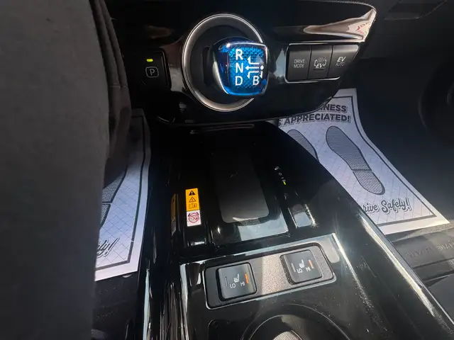 2020 Toyota Prius Prime XLE dans Autos et camions dans Ottawa - Image 27