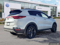 This Kia Sportage boasts a Regular Unleaded I-4 2.4 L/144 engine powering this Automatic transmissio... (image 4)