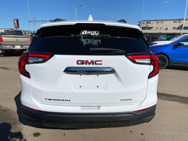 2024 GMC Terrain SLE ALL-WHEEL DRIVE! ACTIVE NOISE CANCELLATI... in Cars & Trucks in Medicine Hat - Image 4