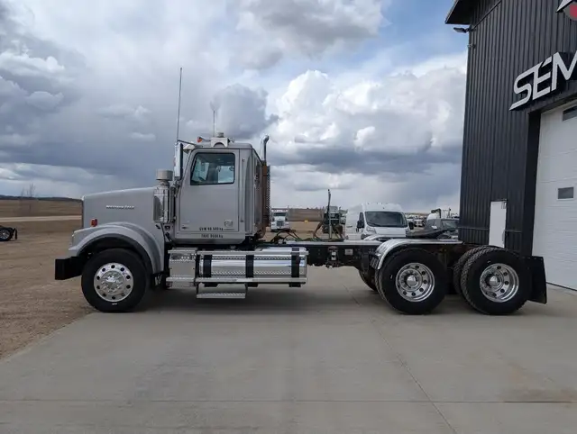 2014 WESTERN STAR 4900 in Heavy Trucks in Kamloops - Image 9